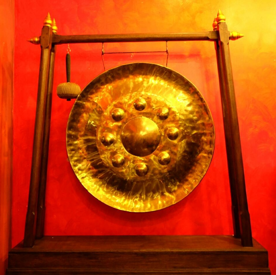 Gold Gong on stand 80 cm.